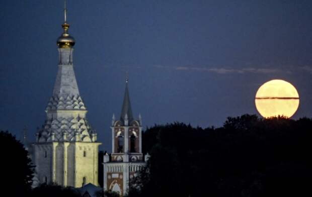 «Взорвать на кусочки»: Как земляне могут защитить Луну от астероида