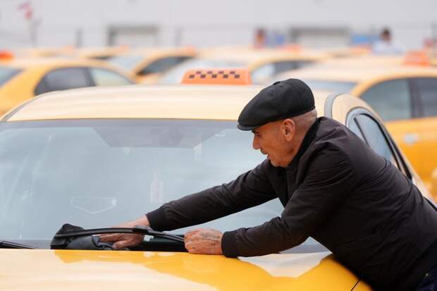 В Сургуте таксисты объявили забастовку из-за низких доходов