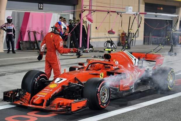 Формула-1: механик Ferrari получил перелом ноги во время пит-стопа ferrari, авто, автомобили. перелом, автоспорт, видео, гонки, формула 1