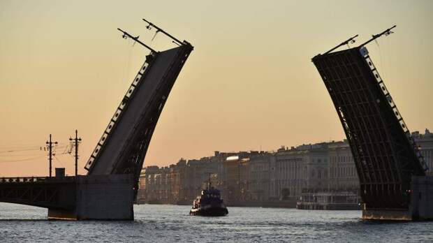 Шоу «Поющие мосты» в Петербурге посвятили Дню памяти жертв блокады Ленинграда