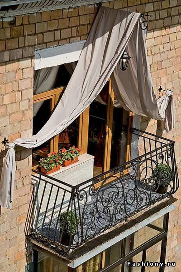 или просто штору из прочной водонепроницаемой ткани.