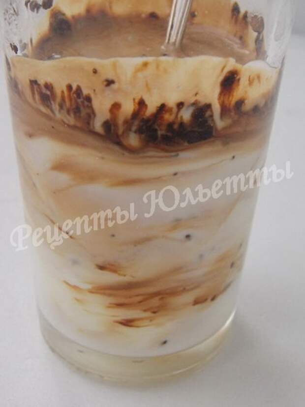 растворяем кофе в кисломолочном продукте