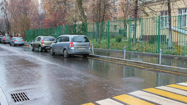 Что грозит за остановку у жёлтой линии на краю дороги и когда её можно пересекать