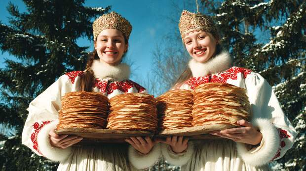 Блины скармливали скотине, жгли и бросали в поле: древние смыслы Масленицы