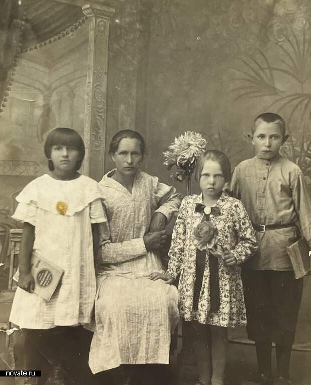 Словно иллюстрация для хоррор-сюжета. Словно иллюстрация для хоррор-сюжета.