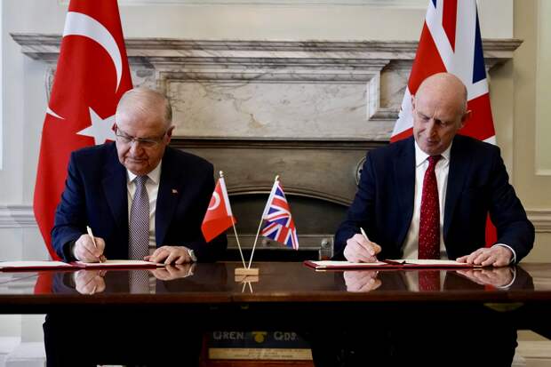 Британия обучит 10 турецких пилотов-инструкторов и почти 100 техников для истребителей Typhoon