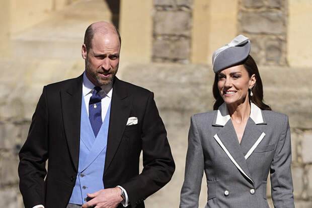 Принцесса Кейт Миддлтон вышла на публику в платье-пальто в стиле принцессы Дианы