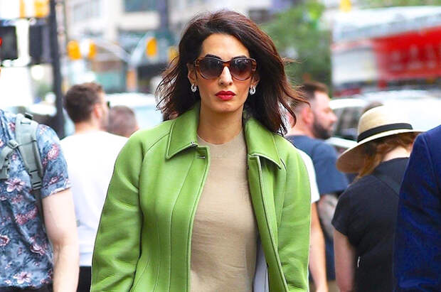 Амаль Клуни засняли по пути на заседание Генассамблеи ООН