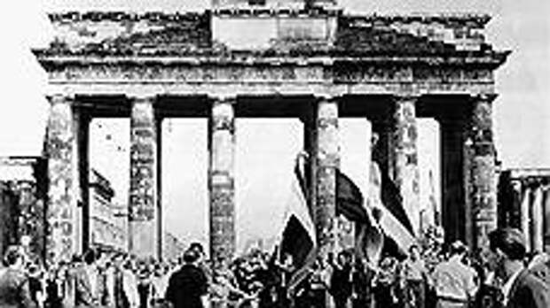 Демонстрация забастовщиков у Бранденбургских ворот, 17 июня 1953 года 