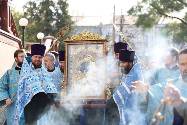 Чудотворная икона Божией Матери «Феодоровская» прибыла в Симферополь