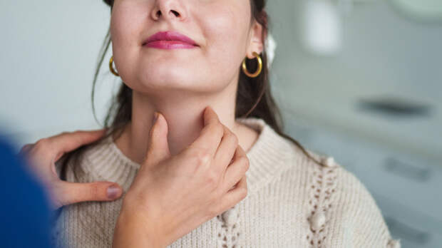 Врач Самойлова рассказала, как отличить гипотиреоз от переутомления