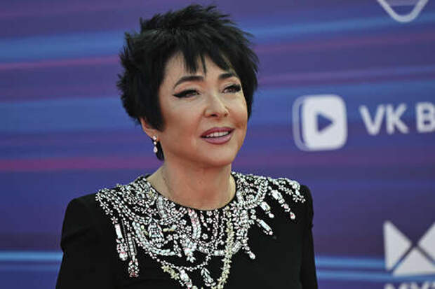 Певица Лолита увеличила гонорар и сократила частные выступления