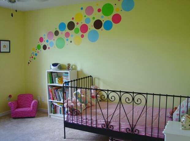 оформление стены в детской комнате