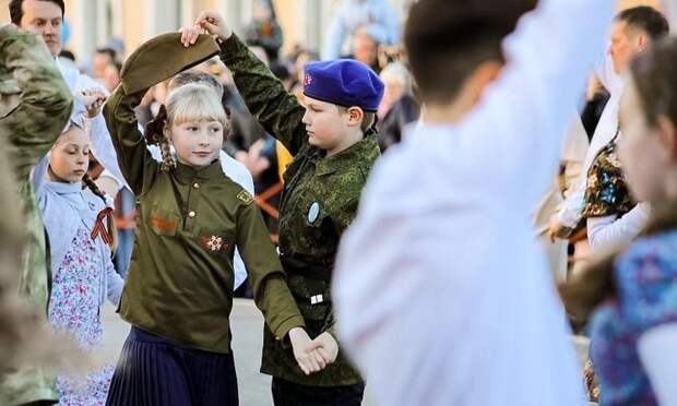 В Архангельске 9 мая 170 пар закружатся в «Победном вальсе» у монумента Победы