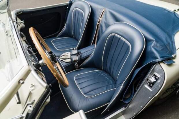Британский родстер Austin-Healey 100 и Austin-Healey 3000
