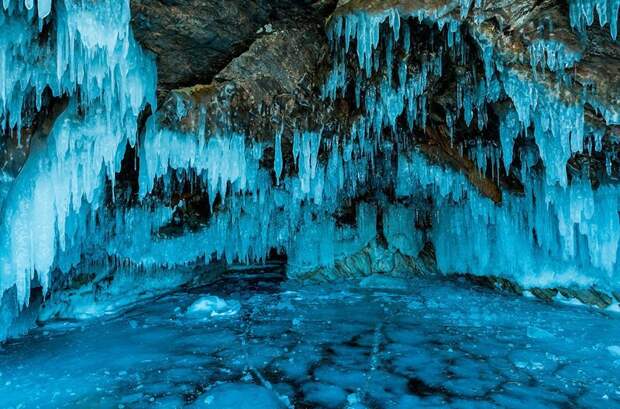 Ледяные сталактиты в пещере на острове Ольхон, Байкал зима, красота, природа, россия, фото