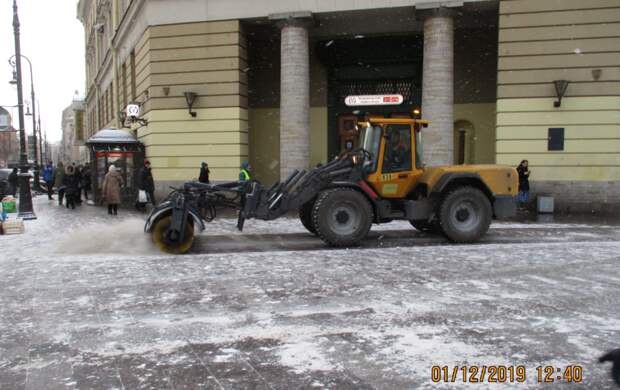Петербуржцы жалуются на "кашу" под ногами после снегопада