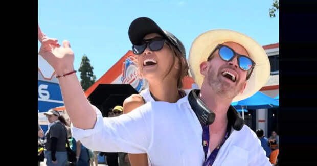 Маколей Калкин показал новые фото со своей невестой Брендой Сонг