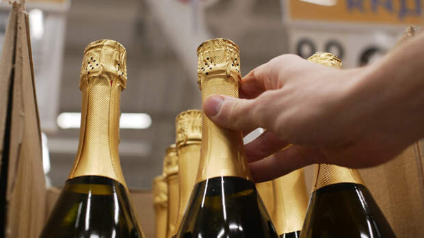 Роскачество рассказало о снижении доли игристых вин из недружественных стран