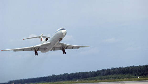 Самолет Ту-154 в воздухе. Архивное фото