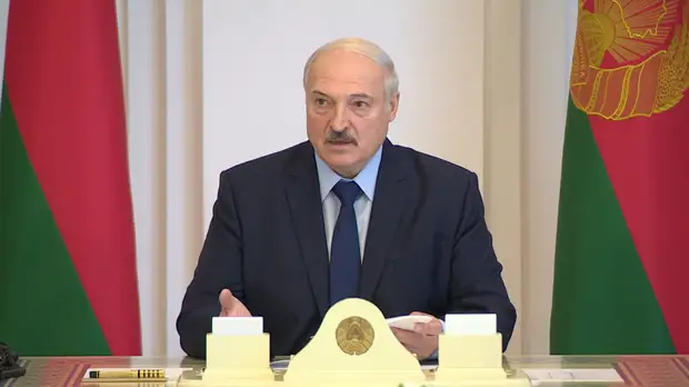 «Я пока живой и не за границей»: Лукашенко опроверг информацию о своём отъезде из Белоруссии