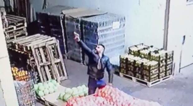 Пьяный мужчина устроил стрельбу на овощебазе в Санкт-Петербурге