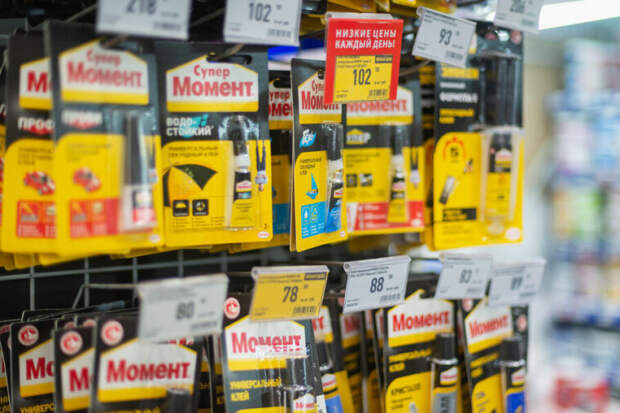 Производитель клея «Момент» продал бизнес и ушел из России