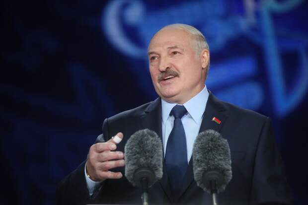 Лукашенко после поездки на «умном» автомобиле усомнился в ИИ