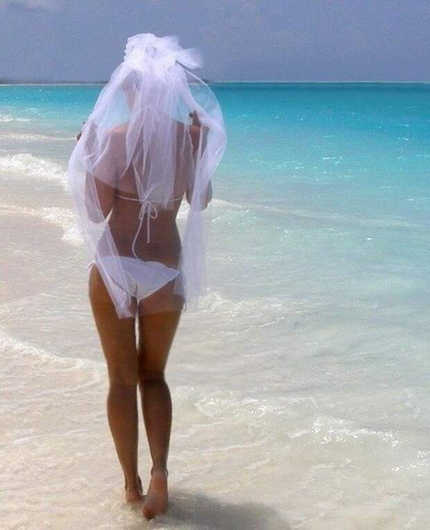 Невеста в купальнике