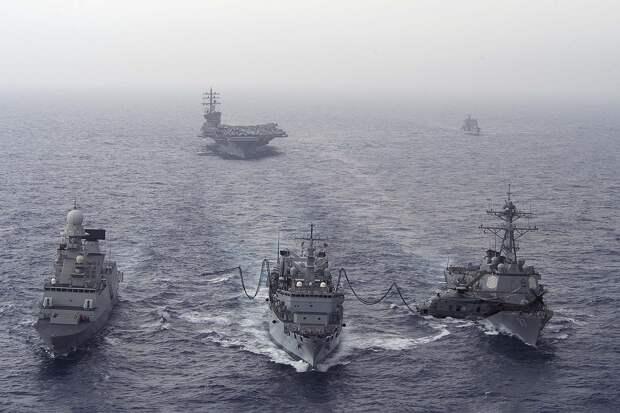 Подсанкционный танкер Rich Starry прошёл Ормузский пролив на фоне патруля из около 15 кораблей США