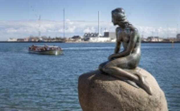 Памятник Русалочке в Копенгагене. Фотография: News Oresund. 