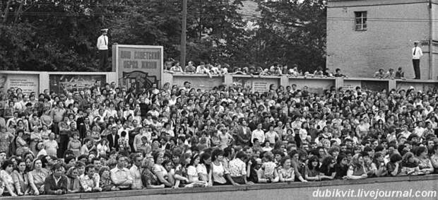 077 Прощание с Владимиром Высоцким. Фото 28 июля 1980 года