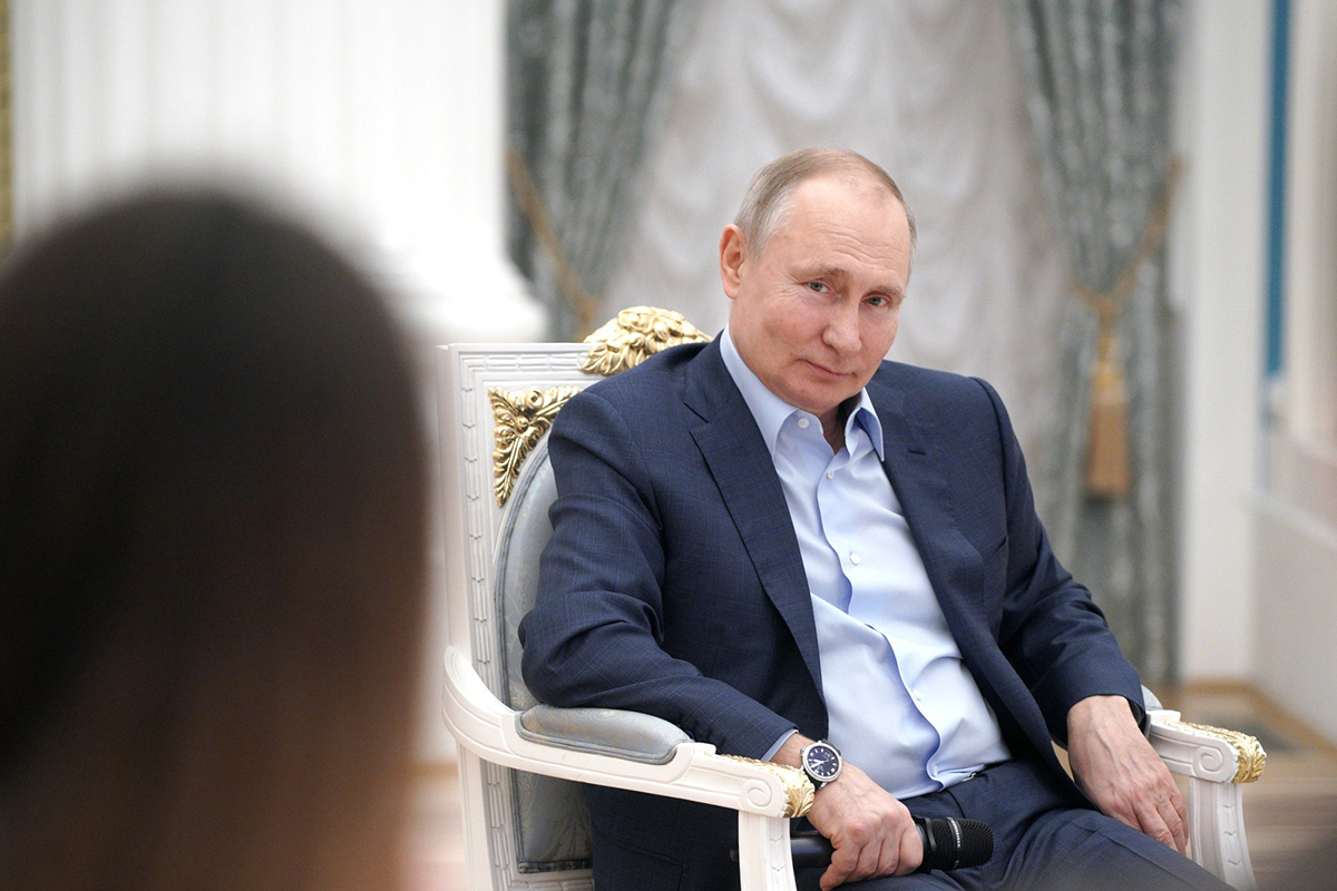 Путин рассказал о способности Интернета разрушить общество изнутри