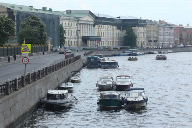 «Оранжевый» уровень опасности продлили в Петербурге до пятницы