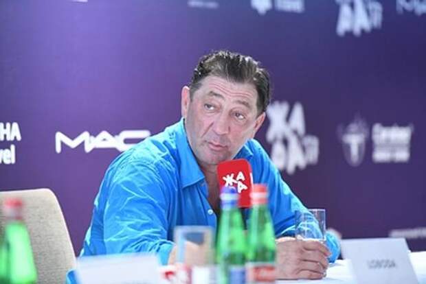 Григорий Лепс показал длинноногую жену на отдыхе