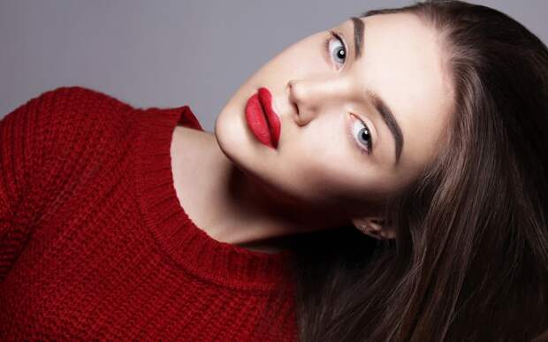 sweater-red-lips-girl-fashion-hd-wallpaper