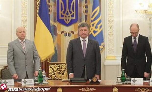 Порошенко рассчитывает на дальнейшую совместную работу с Яценюком Порошенко рассчитывает на дальнейшую совместную работу с Яценюком