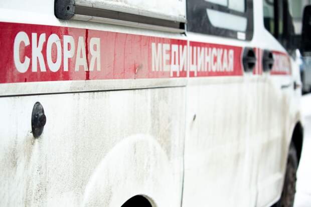 В Москве подросток выпрыгнул в сугроб с восьмого этажа, спасаясь от пожара