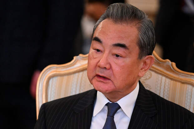 Глава МИД Китая Ван И заявил, что мирную инициативу Пекина поддержали 26 стран