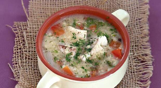 Уха из судака с помидорами. \ Фото: gastronom.ru.