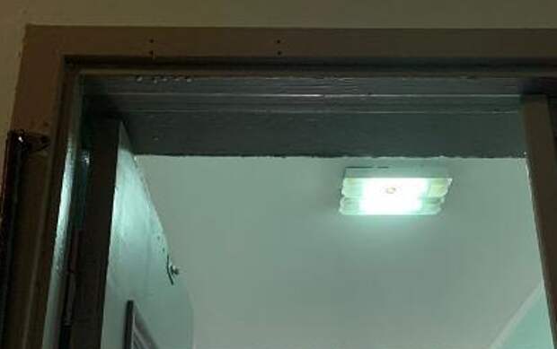 В лифтовом холле дома на Дмитровском восстановили освещение