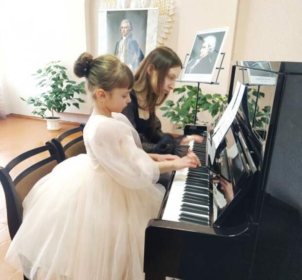 ´Солнечный гений - Моцарт!´. В районной ДШИ состоялся фестиваль фортепианной музыки.