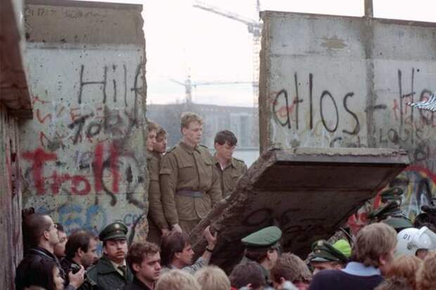 Жители бывшей ГДР: СССР нас бросил, а западные немцы ограбили и превратили в колонию (ФОТО)