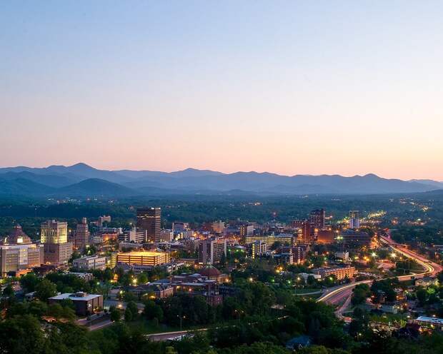 https://360tv.ru/media/uploads/article_images/2020/09/74837_1125px-Asheville_at_dusk.jpg