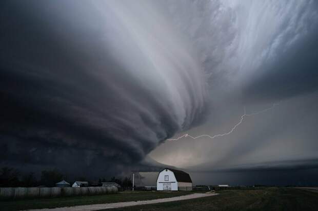 Буря над Небраской, США. Фото:Mike Coniglio/NOAA NSSL/flickr.com