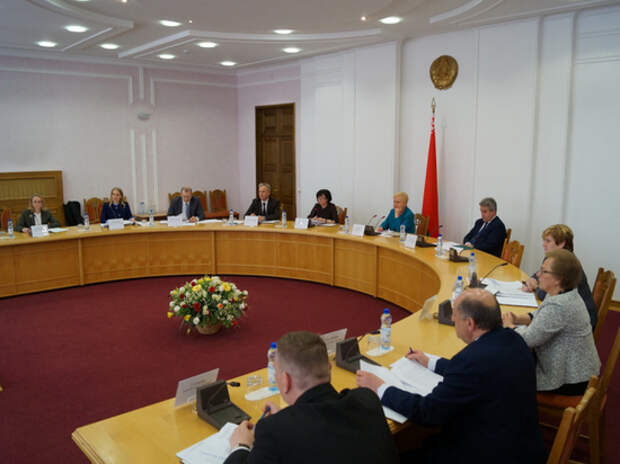 ЦИК Белоруссии приступил к выбору оппонентов Лукашенко: регистрация началась