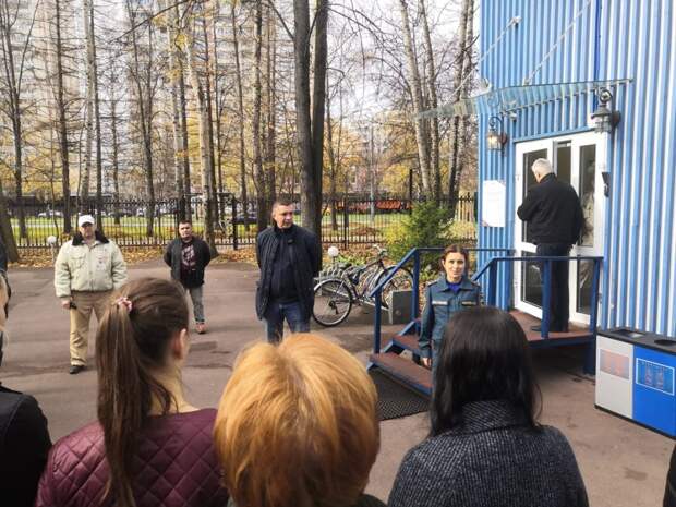 Учебная эвакуация в здании администрации парка «Северное Тушино». Фото: МЧС
