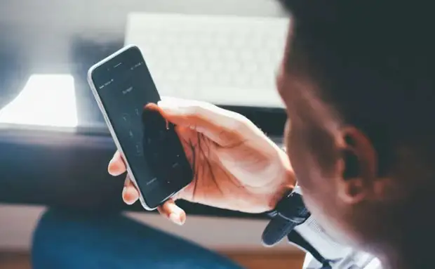 Роскомнадзор сообщил, что не ограничивает работу WhatsApp в России