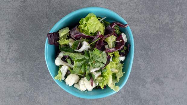 Молодо-зелено: 5 интересных простых рецептов с первой зеленью