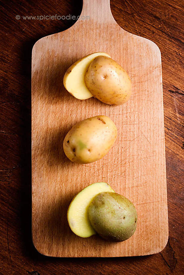 Poisonous potato update. Соланин в картофеле. Зеленый картофель. Картошка слегка зелёная. Мини картофель зеленый.